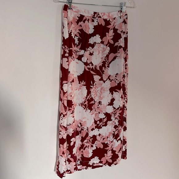 🎈3/$25🎈NWOT Chelsea 28 Floral Midi Skirt - Picture 2 of 5